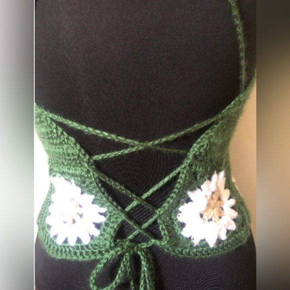 Floral Jaxi Top in Lily for Size L - Picture 3 of 3